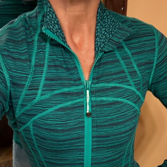 LULU LEMON SPORT JACKET LIKE NEW - Picture 5 of 9